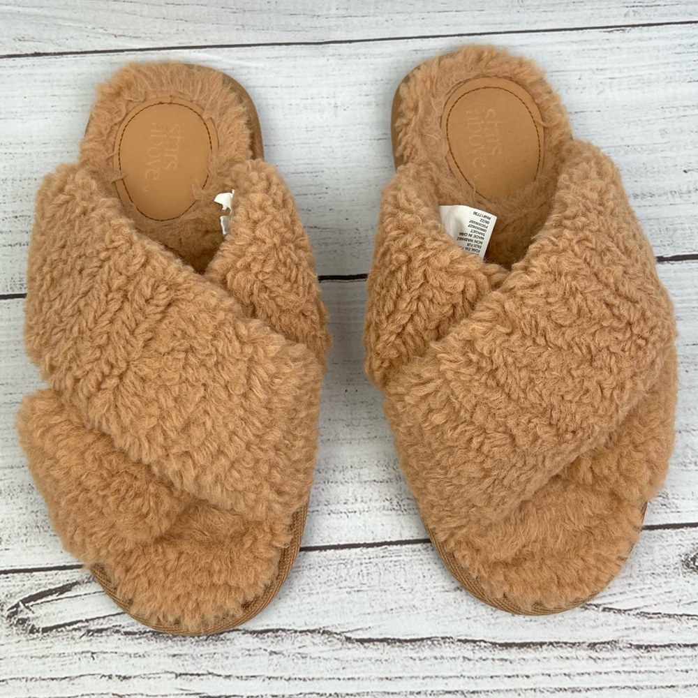 Stars above fur slippers size 5/6
